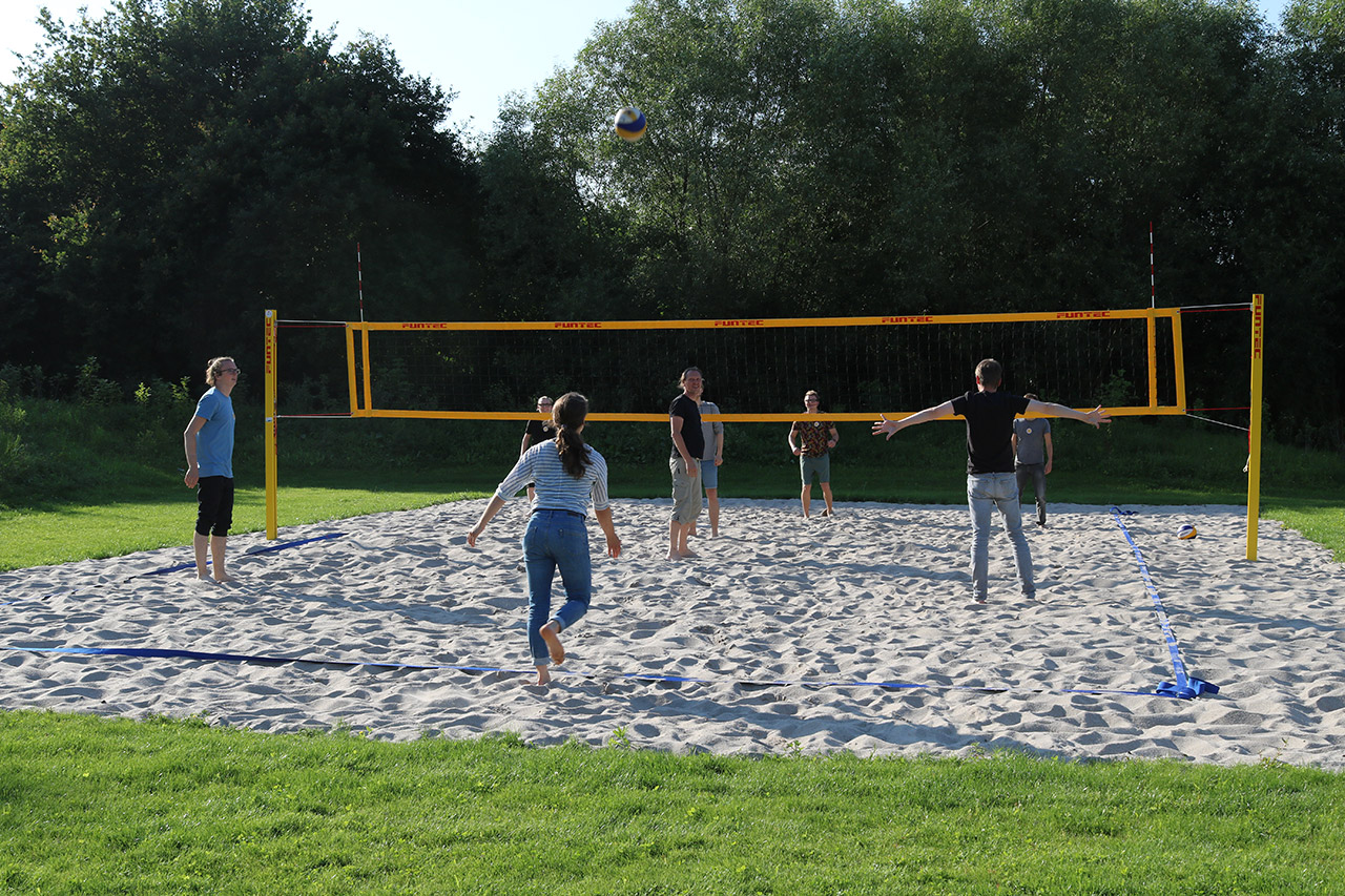 Beach volleyball players welcome