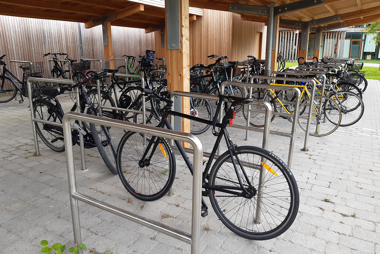 Bicycle parking with workshop